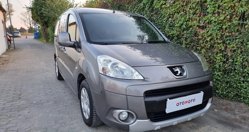 Peugeot Partner cena 17900 przebieg: 343000, rok produkcji 2012 z Warszawa małe 407